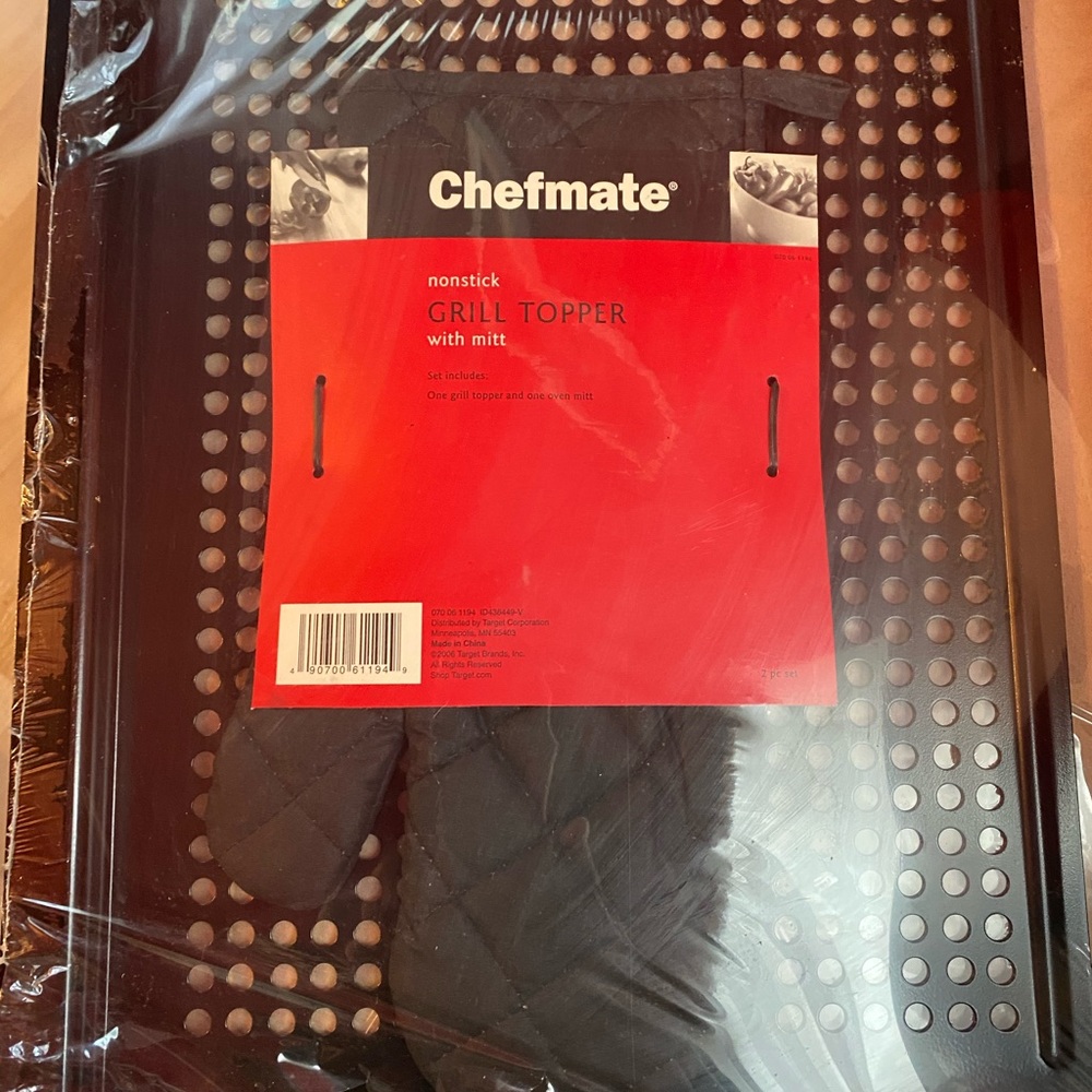 “Chefmate” Nonstick Grill Topper With Mitt
